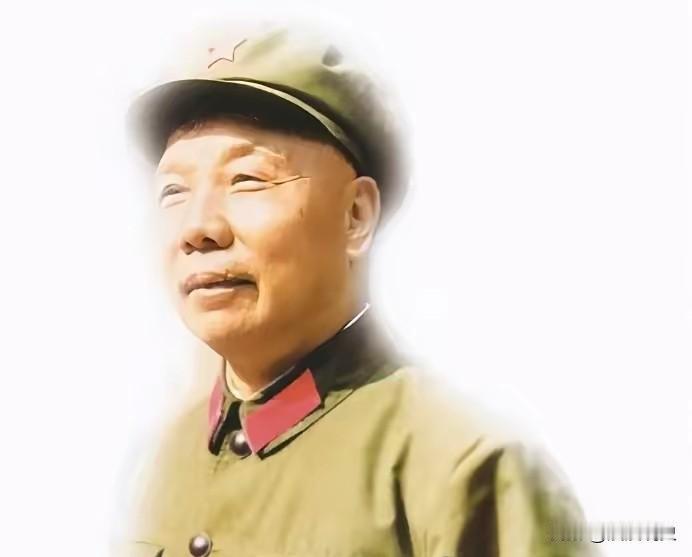 1975年，萧华在兰州吃饭，却被五六个地痞流氓挑衅，对方强硬的让萧华让座，萧华制