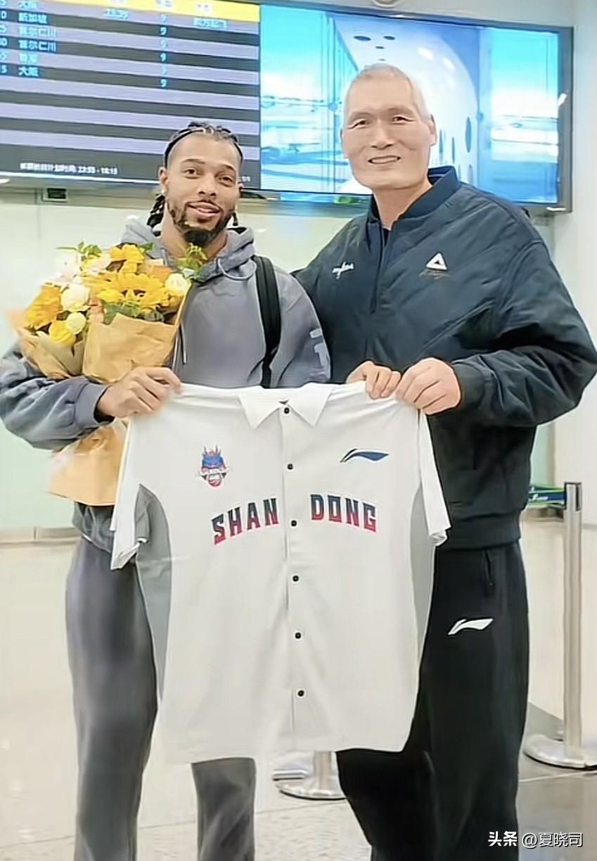 据山东高速篮球俱乐部官方，外援珀塞尔抵达济南，和山东男篮会合。