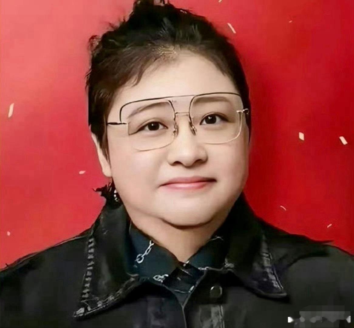 韩红自爆以前是校花，看了她18岁的军装照 她果然没骗人 