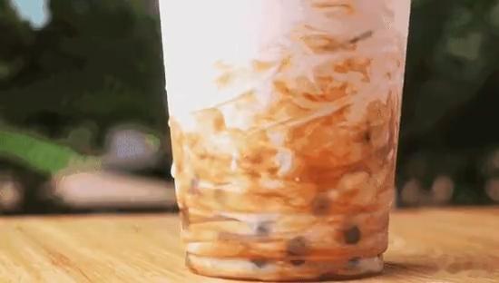 茶味浓的奶茶或含大量咖啡因霸王茶姬 咖啡因 人生忠告，下午不要喝霸王茶姬，不然的