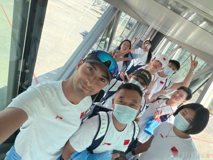 华天出征亚运会更新动态，中国马匹和中国骑手们已全部登机，飞往东京马事公苑，向着亚