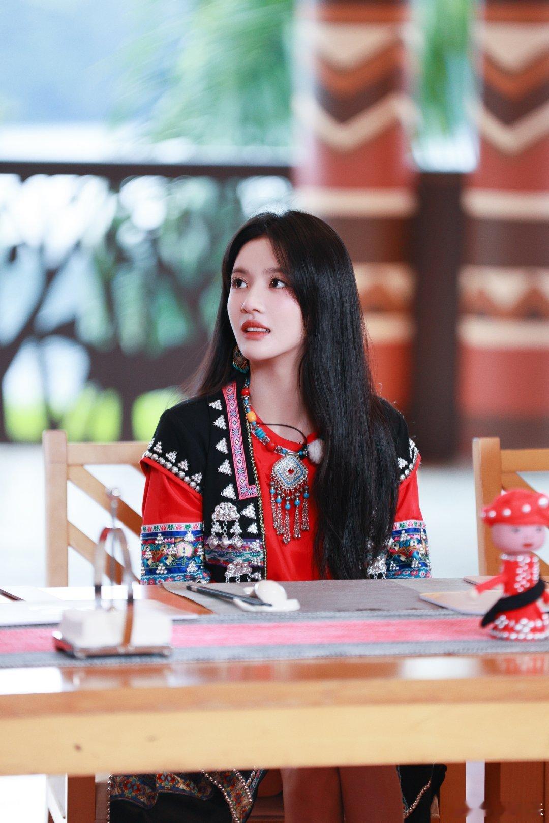 #硬糖少女303##刘些宁# 今日份糖妹新鲜物料刘些宁极限挑战宝藏行工作室更新新