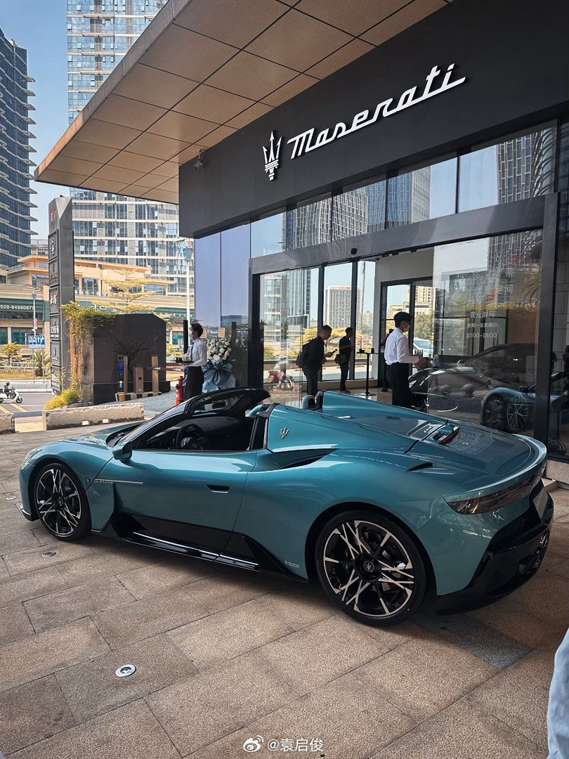 MCPURA也就是MC20的敞篷改款，最大优点我认为就是帅！牛马伦三家这个价位的