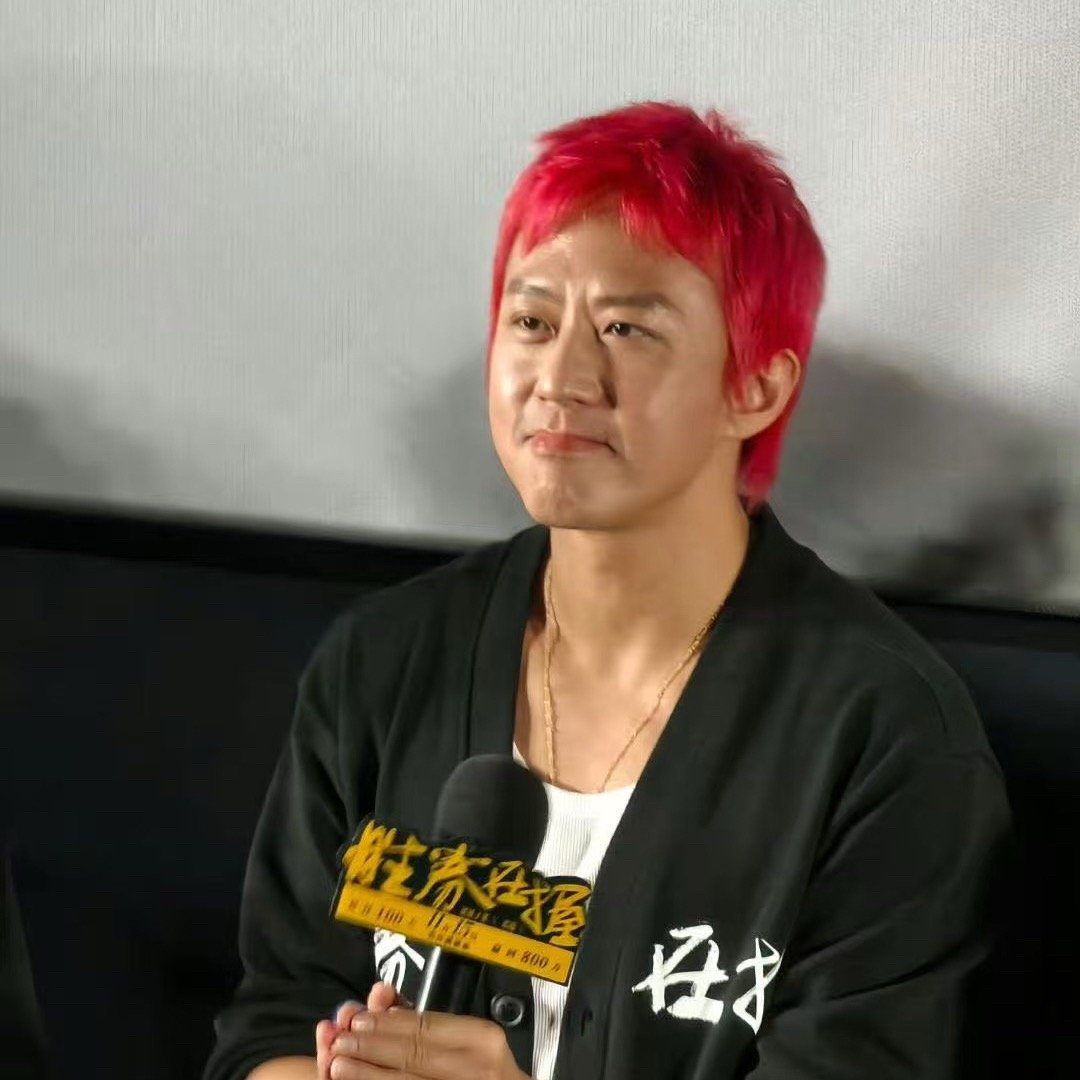 邓超孙俪红发夫妻相孙俪新剧路透来了！一头红发超抢眼，让网友们不禁想到了邓超也染过