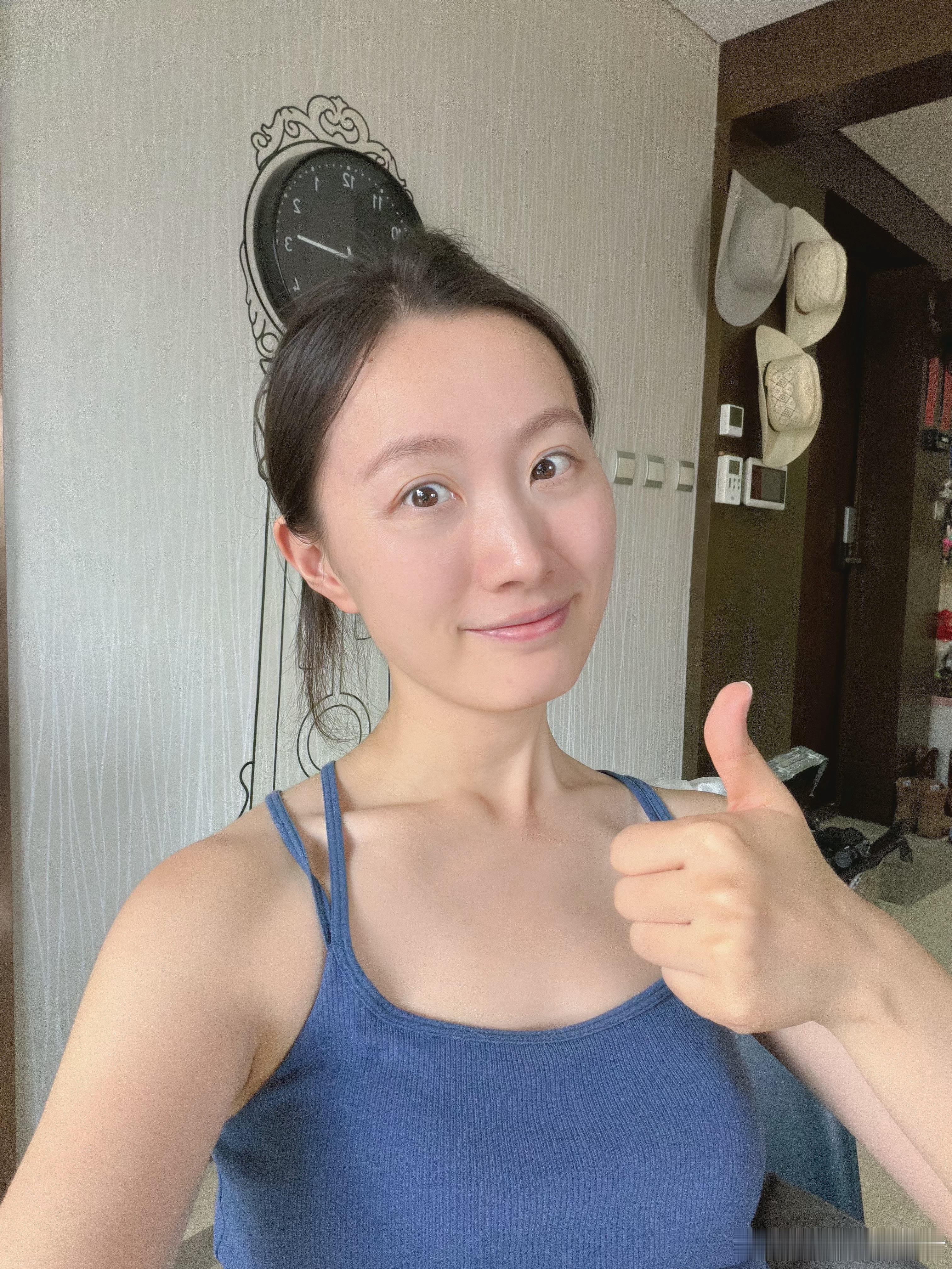 今儿没睡懒觉早上9点半起床 喝水 户外早操 早饭然后一上午工作效率极高早晨15分