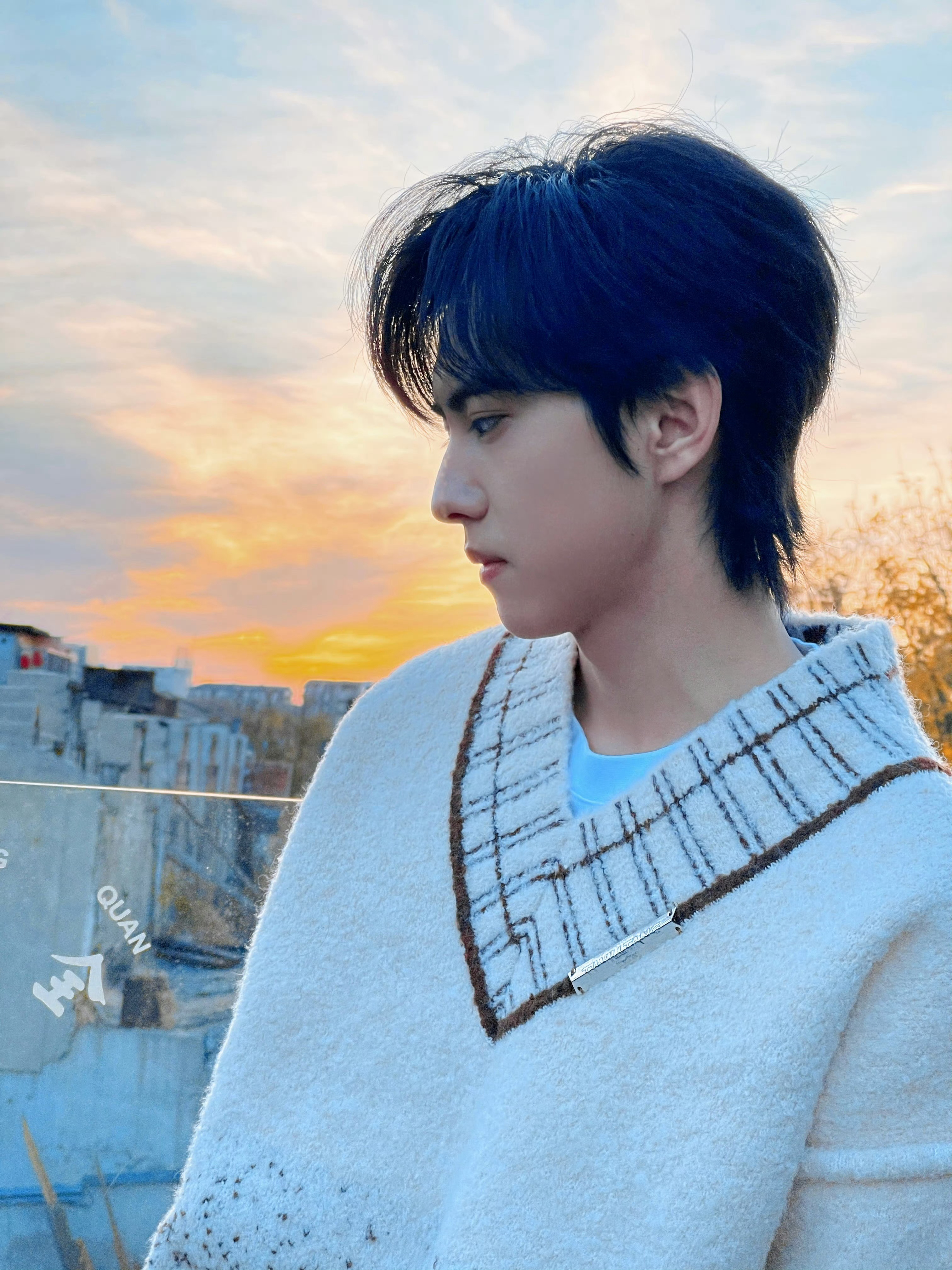 刘轩丞今日营业live照围巾与风衣搭配秋日男友氛围感拉满🍂🍁这一组照片太帅了