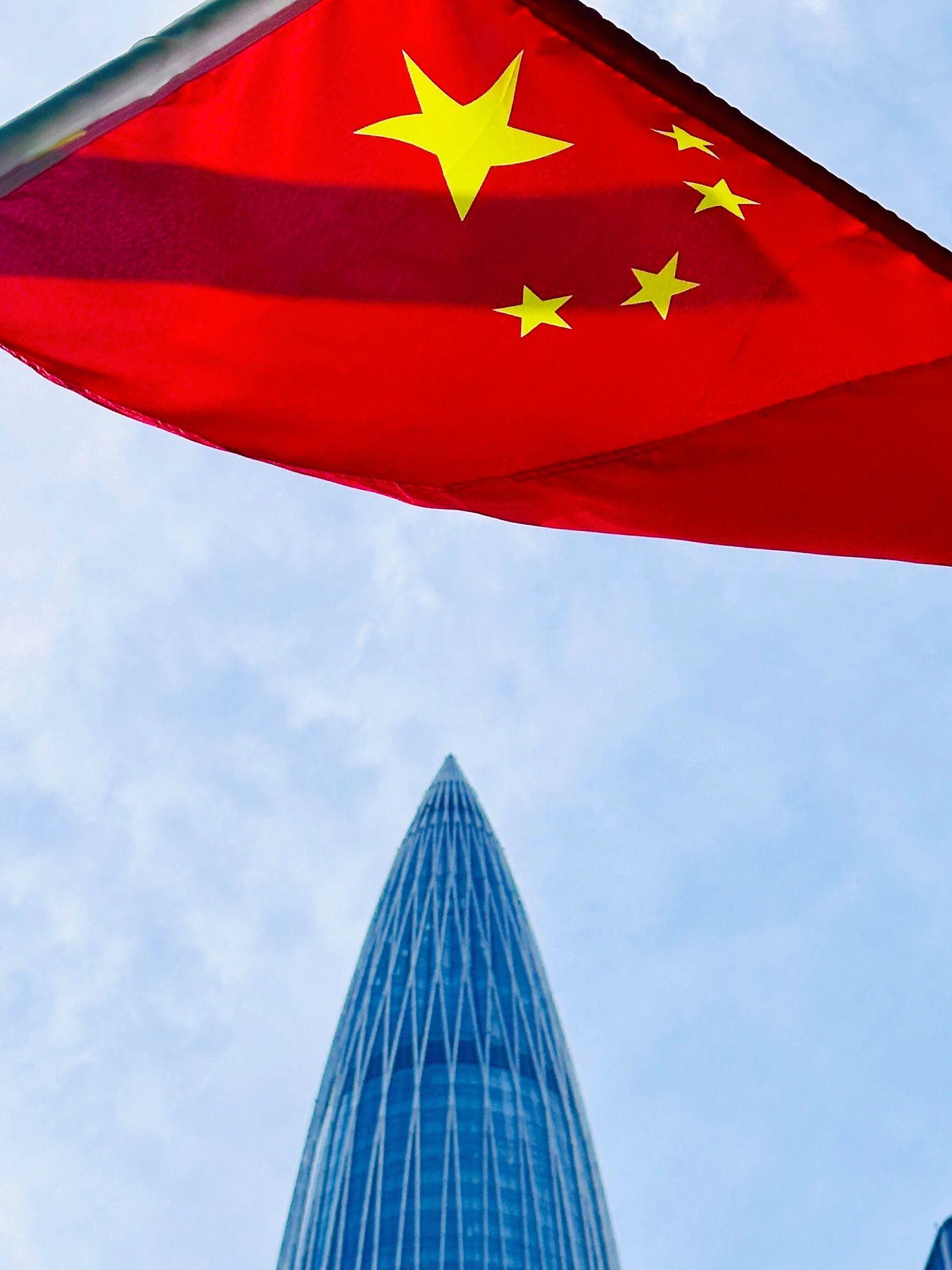 “深圳蓝”下的“中国红”，国庆氛围感拉满~ ​​​