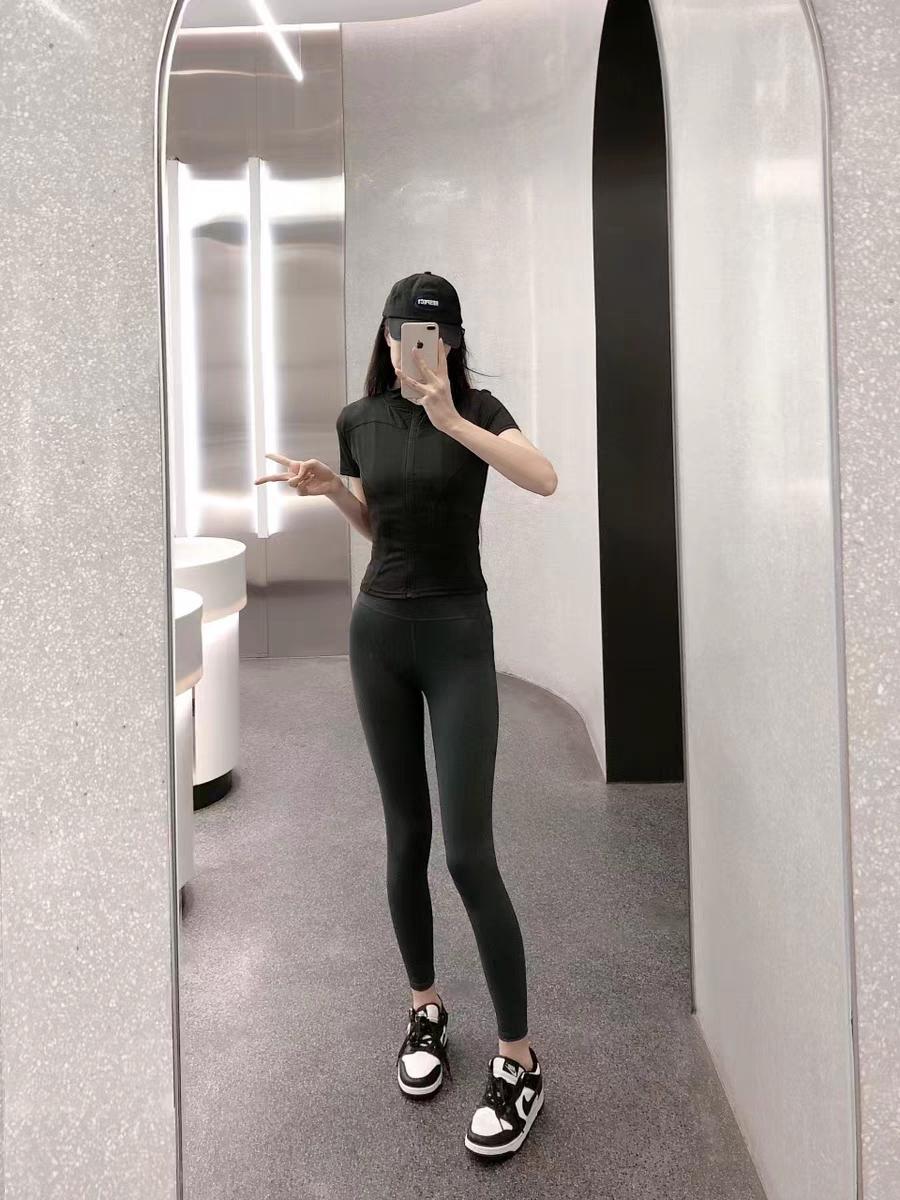 瑜伽裤外穿可以展示完美身材