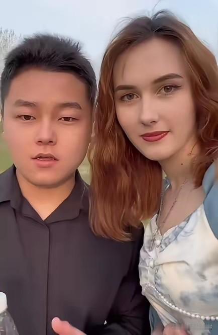 “用生命换来的媳妇！”2022年，河南农村一小伙，冒死从战火连天的乌克兰带回来了