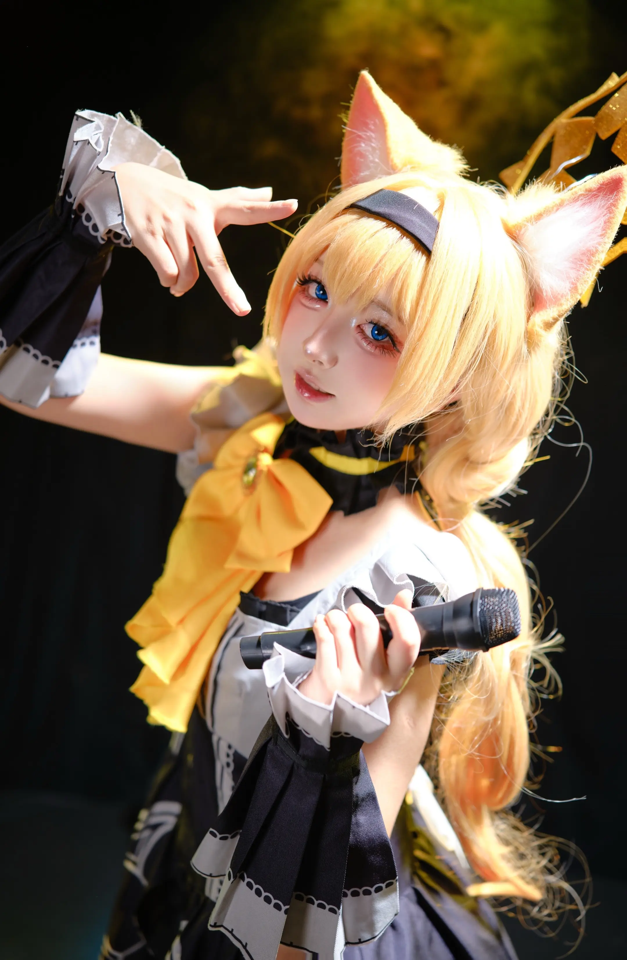 愿这首歌能传递给您。小 偶 像！ 📷：  cos伊落玛丽cos