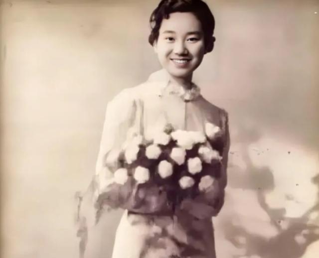 1941年，朱凡被俘，日军见寻常酷刑没用，就把她带到湖边，将她的双腿分别绑在两艘