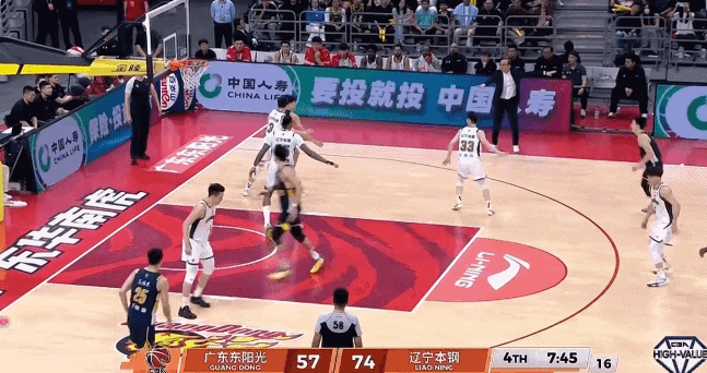 广东男篮vs辽宁男篮这球致敬科比！崔永熙还是太强了