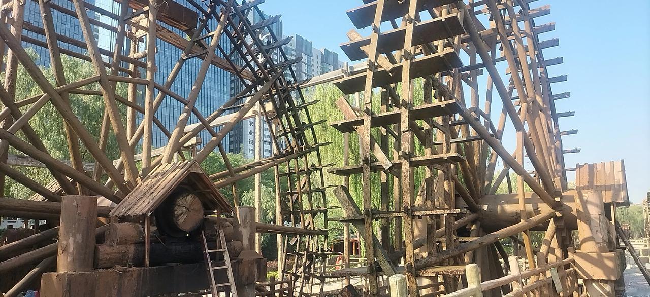 墓地贴欠费通知，物业贴物业费收款通知，大街上贴停车收费通知，违章贴罚款通知。
除