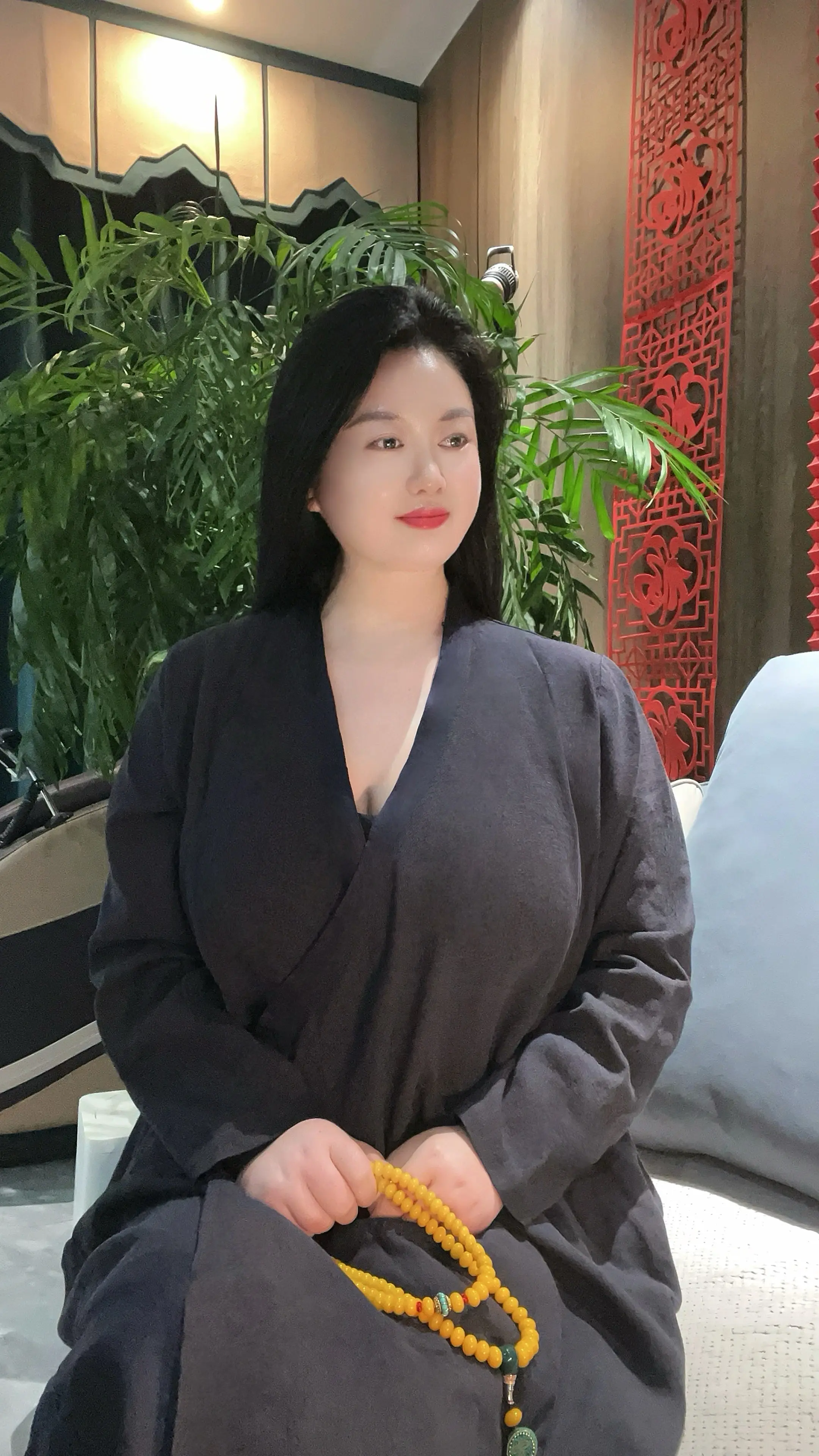 碰花碰草别碰情，动手动脚别动心。 有缘无份难相守，自古深情伤己身。 爱...