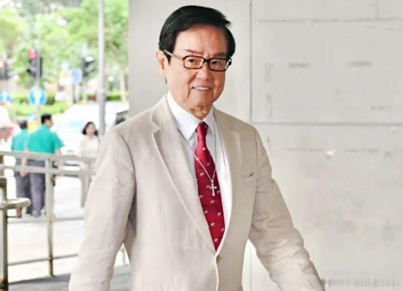 黄百鸣被判刑5个月黄百鸣因内幕交易被判入狱5个月 据港媒报道，香港电影人黄百鸣因