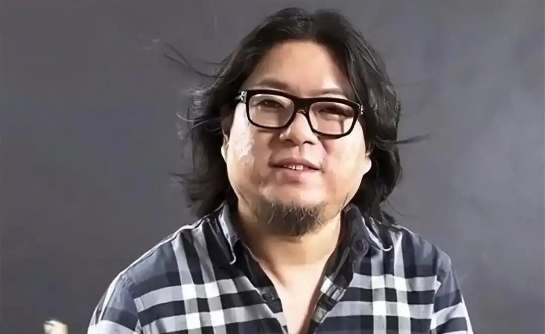 高晓松把刘慈欣请来录节目，上来就甩出一句人类是不是没救了。

刘慈欣像看小孩一样