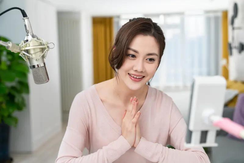 打赏近300万，主播却是20岁孩子，这新闻真让人惊掉下巴！就像河北保定43岁的马