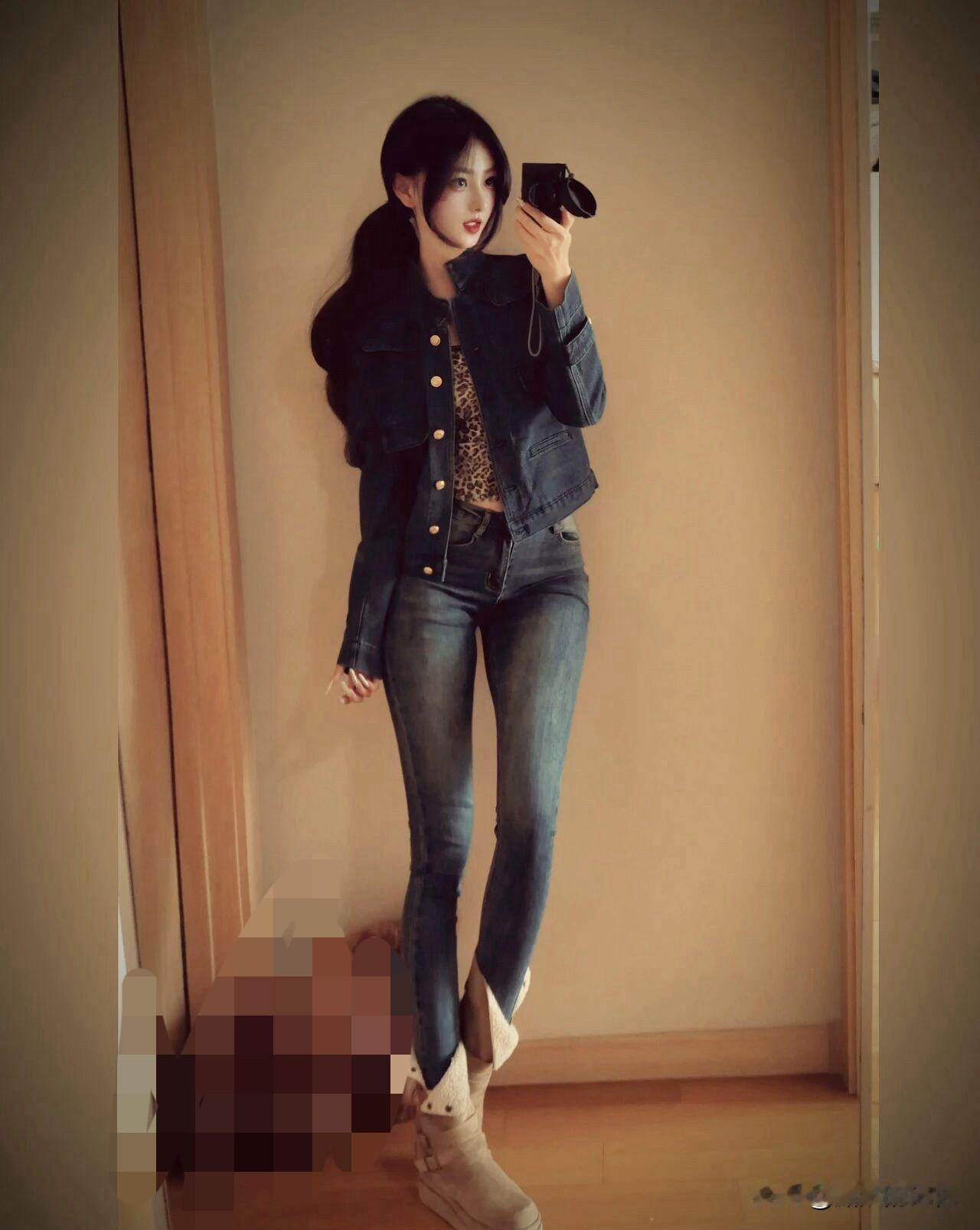 救命！短牛仔外套搭紧身裤，一上身就是腿长两米八的辣妹本体！[比心][比心][比心