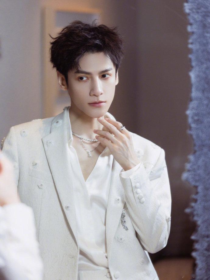 看得出罗云熙真的很爱唐俪辞罗云熙想对2025年说的话 和一起定格《水龙吟》的美好