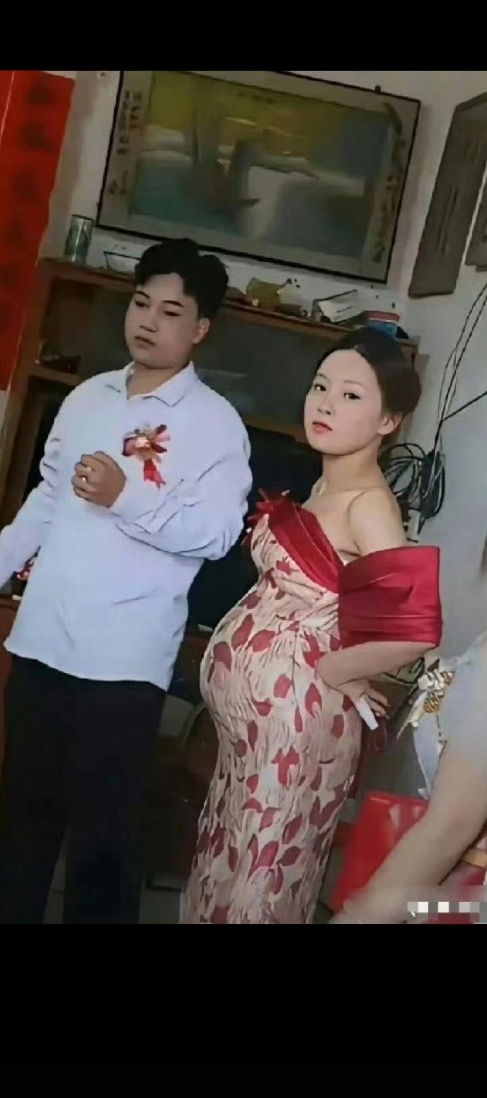 我觉得只要孩子是新郎的，这样举办婚礼也无可厚非。
毕尽现在女孩怀上孩子很不容易，