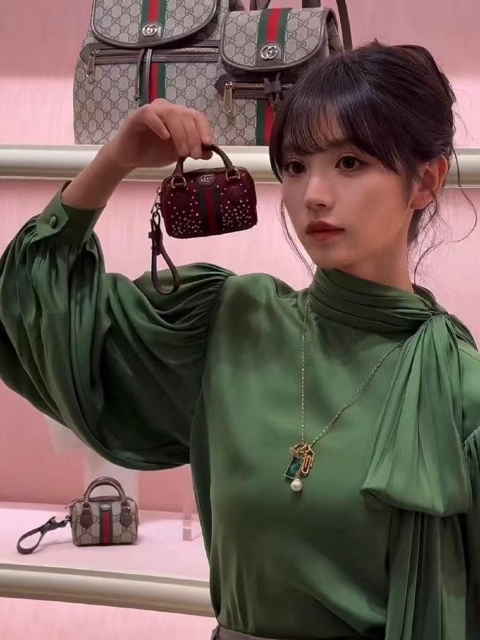 田曦薇绿衣灰裙，田曦薇今日线下活动造型路透，完全千金大小姐既视感啊~ 