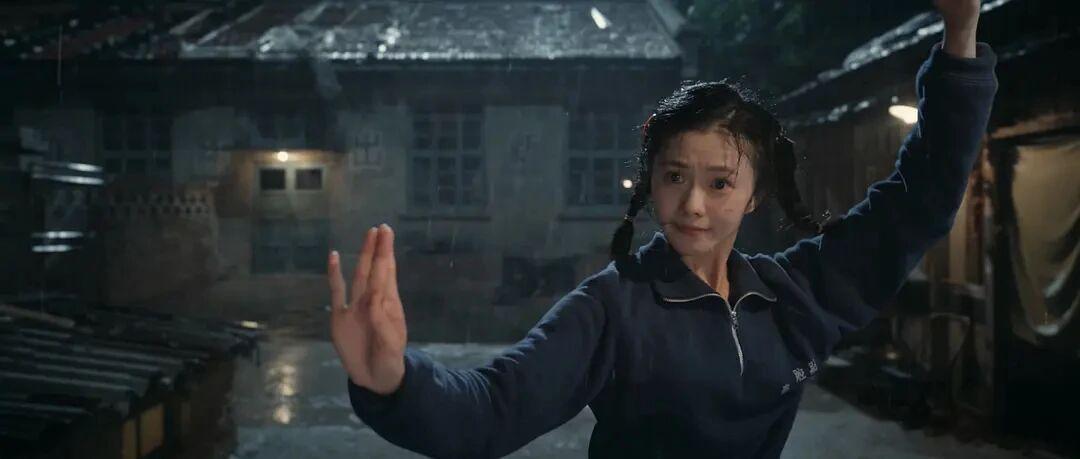 励志哲理人生  《主角》主题曲里有一段很扎心的歌词：挨了雷电 才算站在云巅谁让你