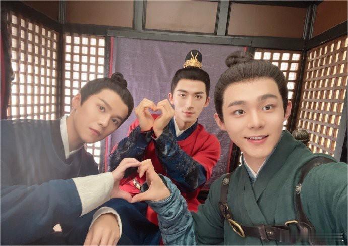 #吴谨言乳腺保护侠# 谁说看剧只能娱乐？《墨雨云间》告诉你，看剧还能治“心”病！