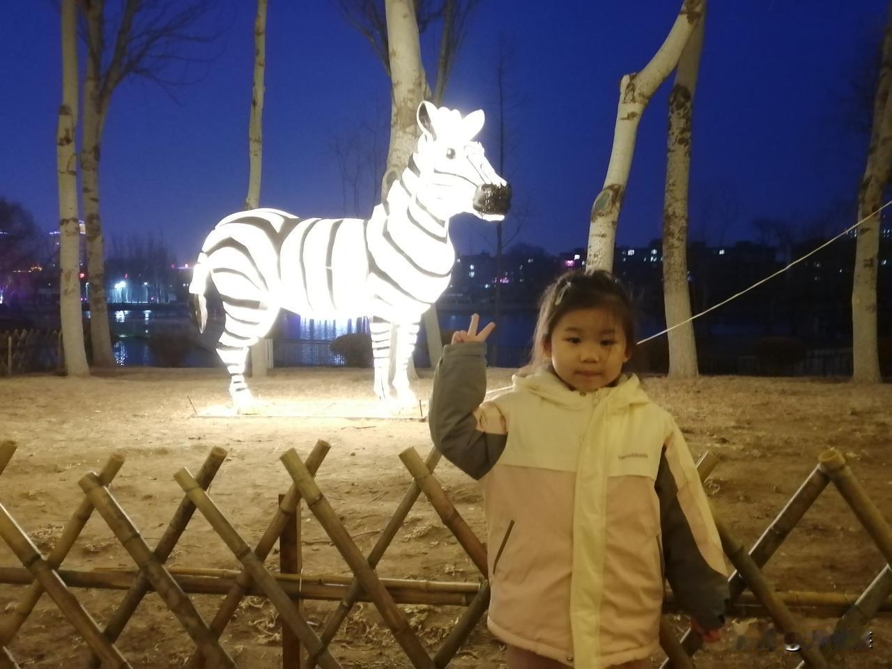 曾经在新加坡工作多年，老北鼻每月从中国人民很行那里领钱，每月一沓半。生活无忧无虑