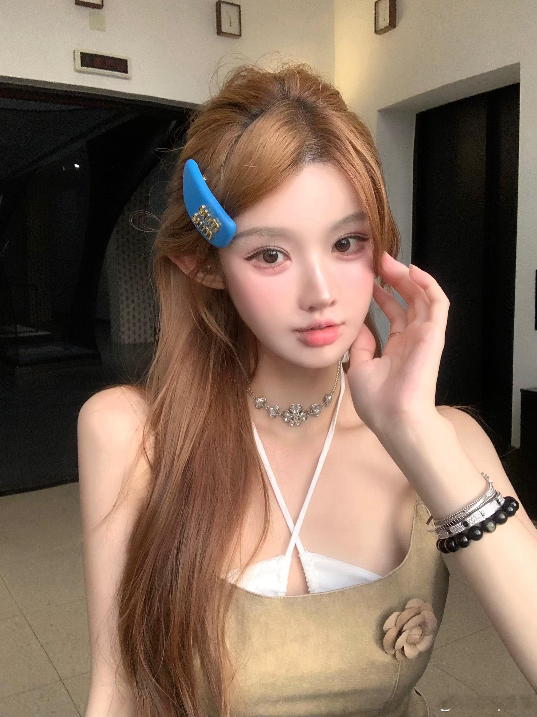 喜欢的要单独发一下 小美式今年有点中了叠穿的毒 觉得增加层质感很好看 ​​​
