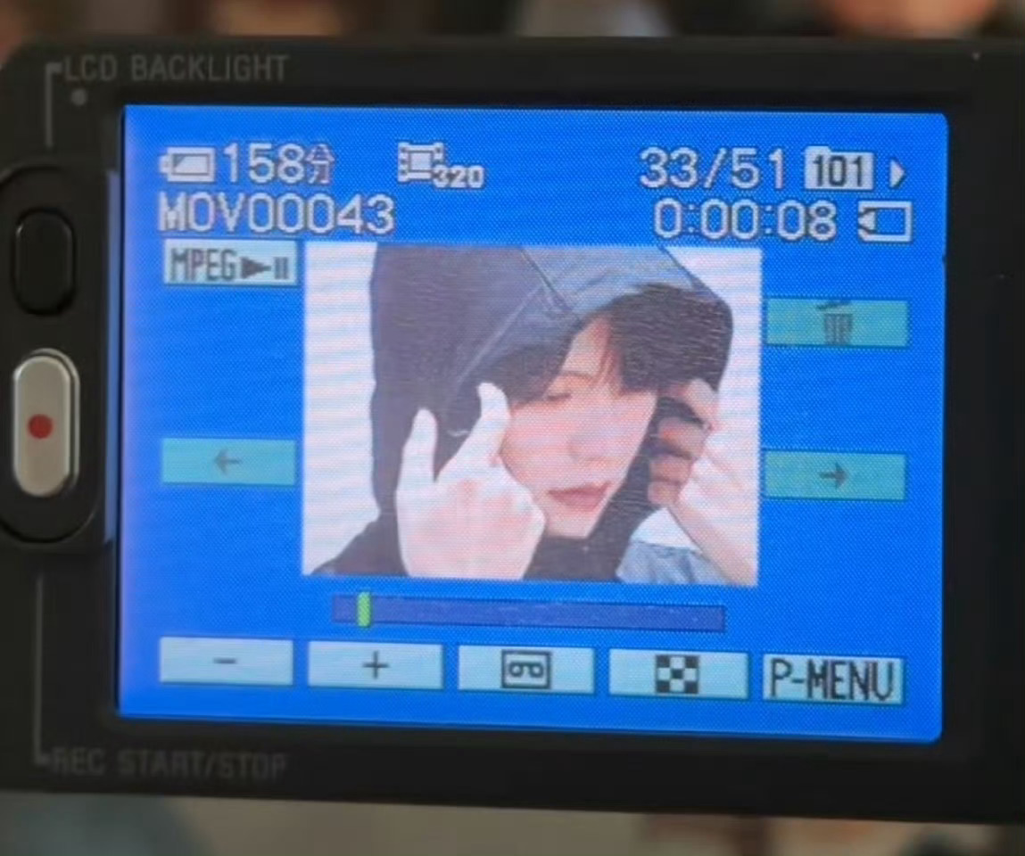 他不需要刻意模仿，他本身就有那气质，最后，支持肖宇梁连帽衫自由哈！ ​​​