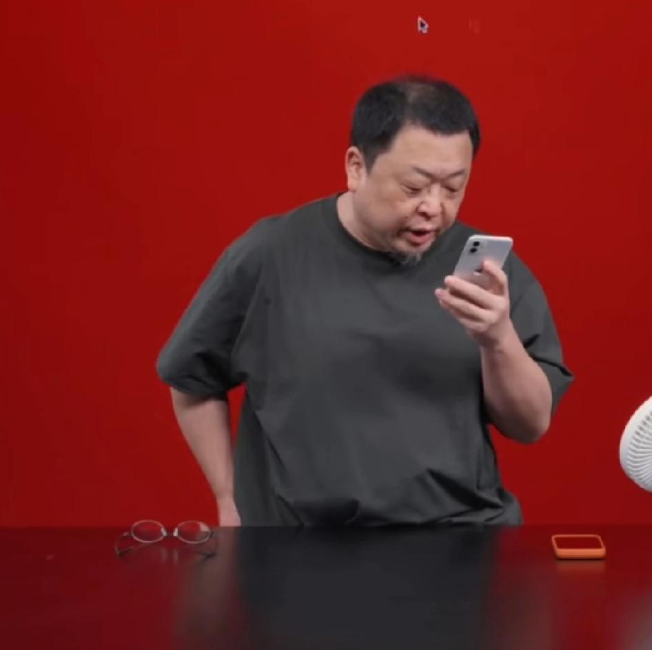西贝这次真的急眼了！面对越来越多的人涌入后厨拍摄，西贝使出了杀手锏。

想进入拍