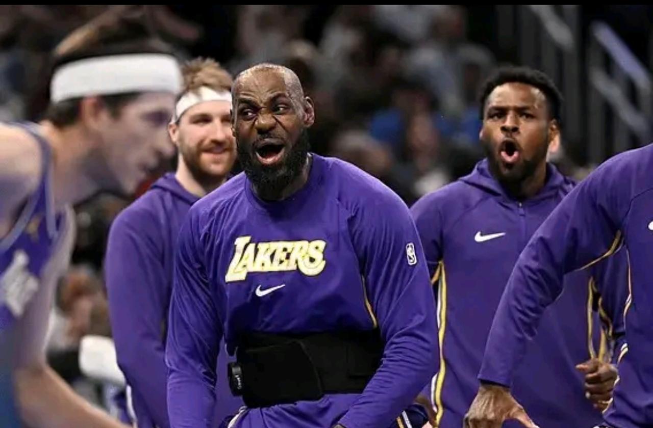 这不是天灾，是人祸！湖人这赛季彻底毁了

真的忍无可忍了，别再拿伤病当借口，这根