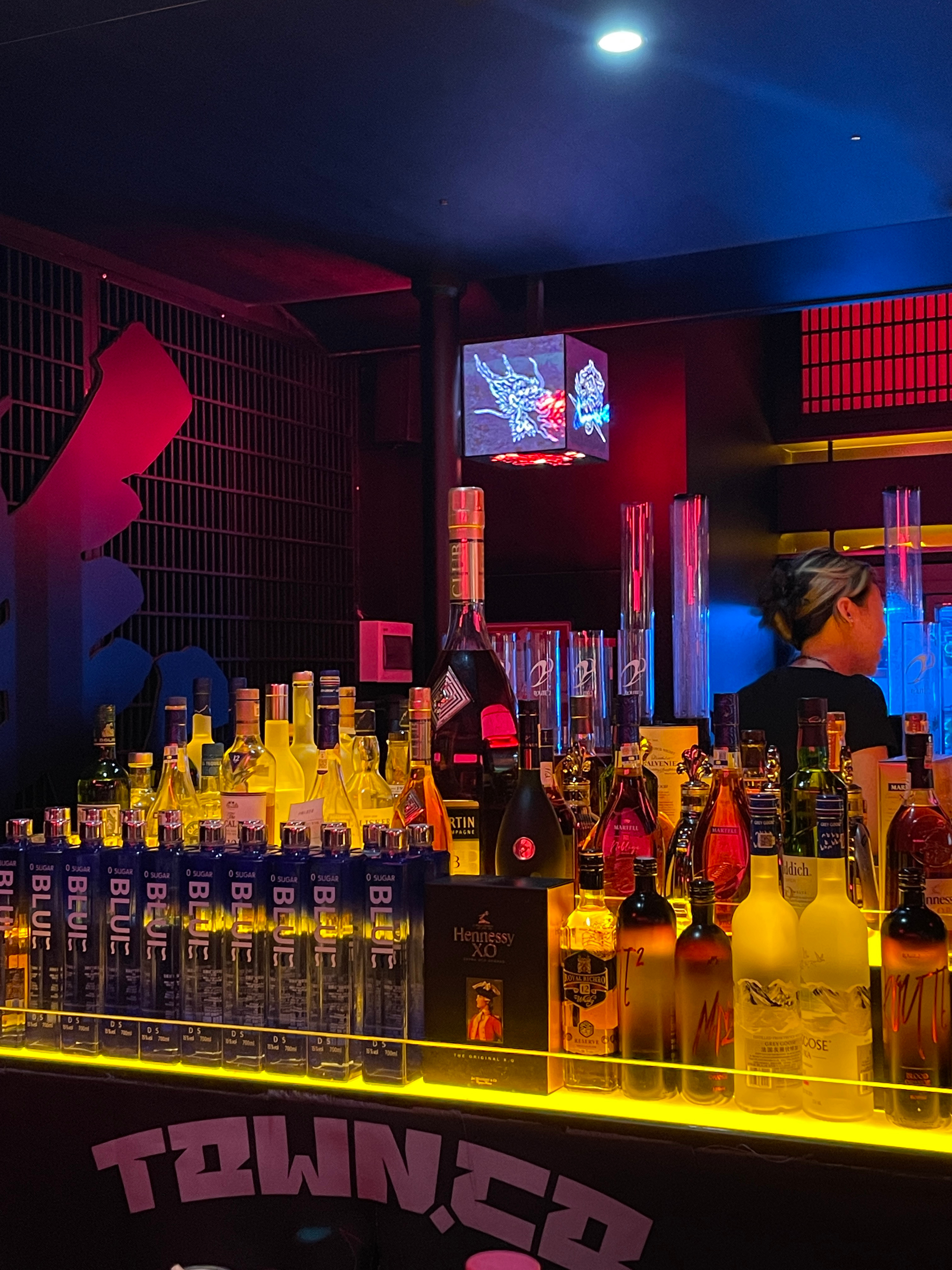 喝一杯？小孩桌。  ​​​