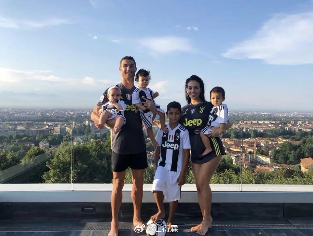 C罗结婚酒店当天仍可预订这个价格也没明显变化，和平时差不多，毕竟这个酒店有300