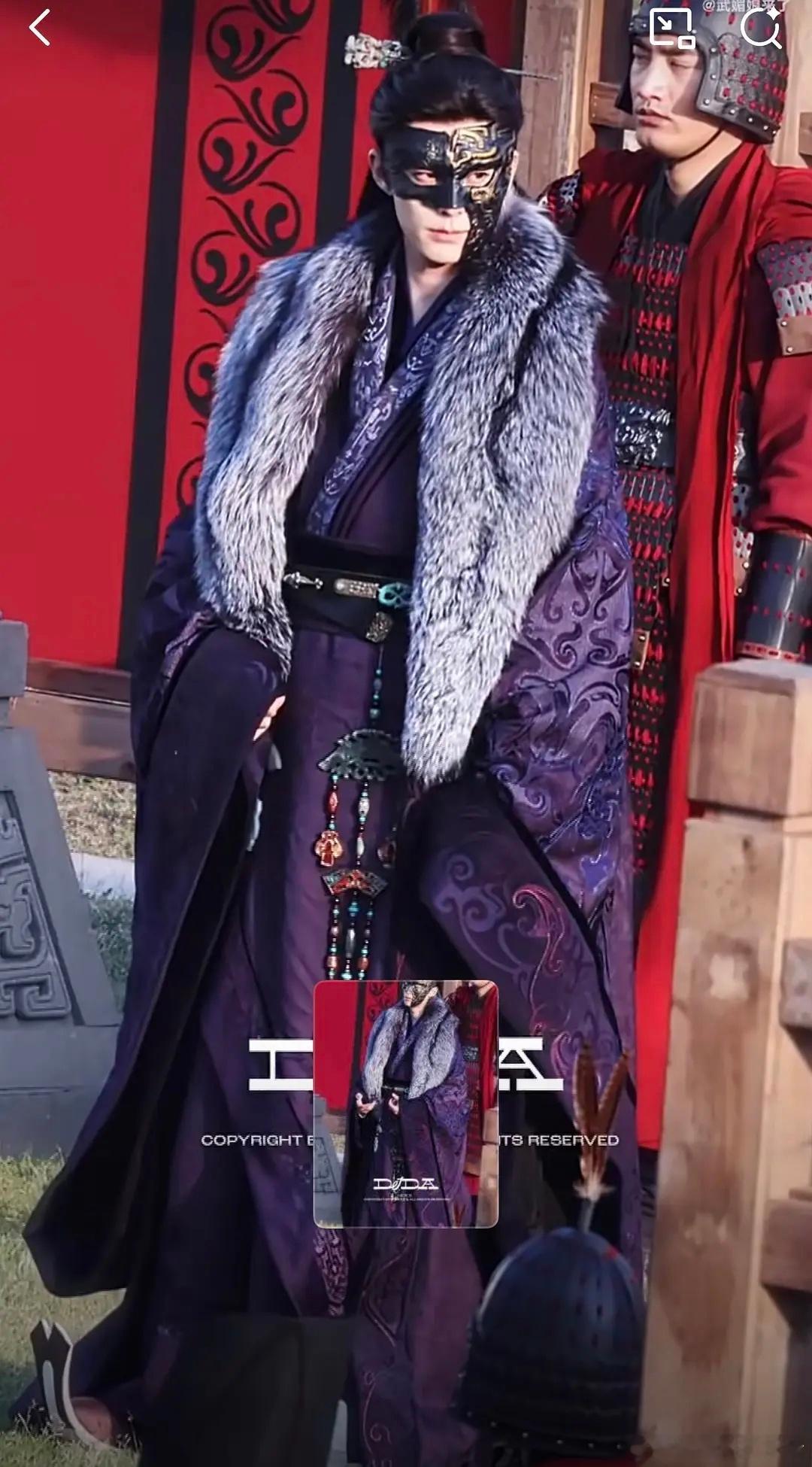 这个妆造好，把脸遮着的恰到好处，可以修饰脸型 