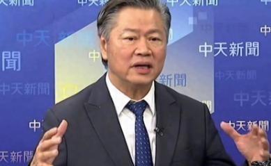 台湾名嘴赖岳谦毫不客气地指出，大陆光东部、南部、北部三个战区就有枕戈待旦的六七十