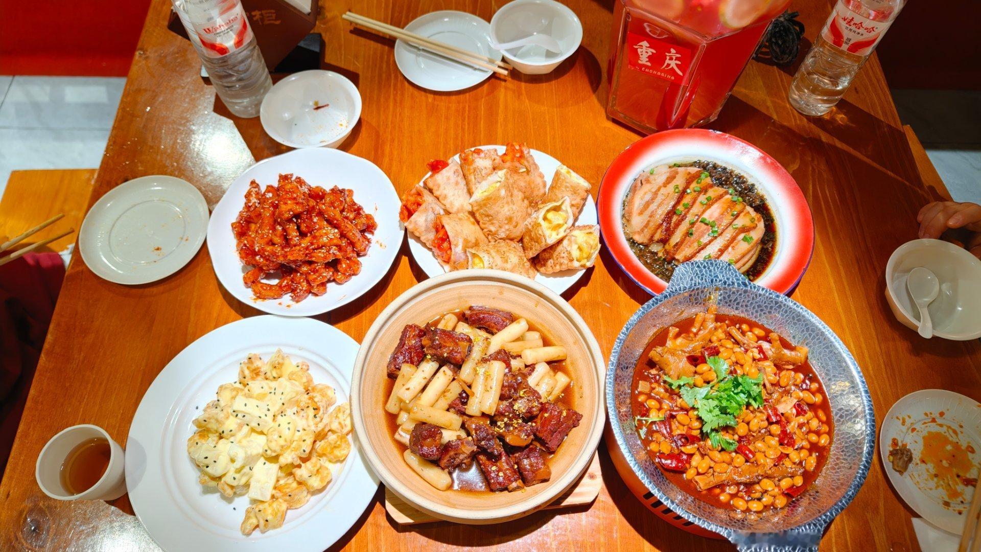 带媳妇出来吃漂亮饭了