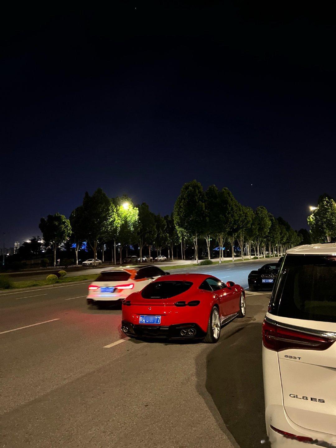 许久没有参与汽车聚会，感受还是相当不错的，当992gt3rs在隧道炸裂的一瞬间又