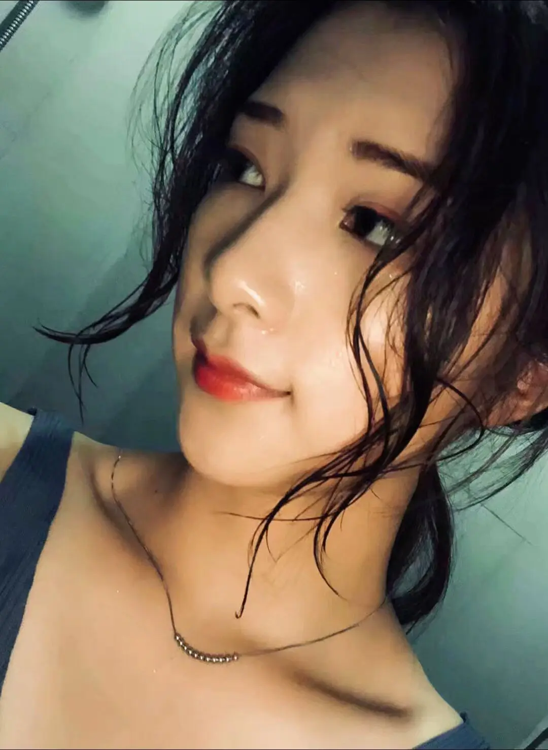 当你把人性看透 你就会喜欢独处 不愿意掺和无效社交 更不会讨好任何人.