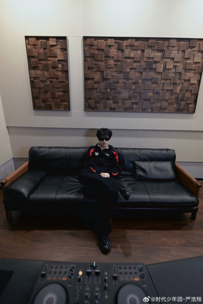 严浩翔两个月前的行程 天天准备新歌，行程被跟你们还不信我说这是为4.1《Scar