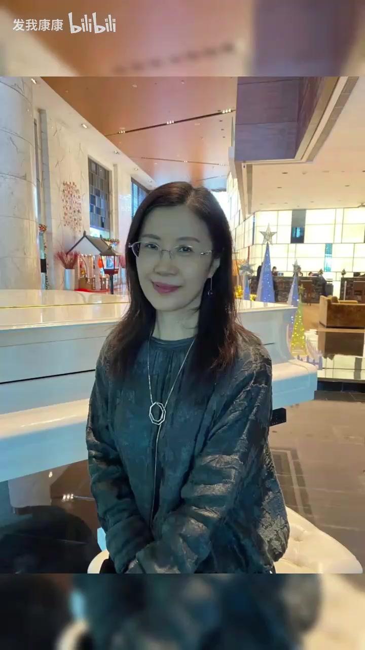 昨天，我看到邻居王大爷在院子里蹲着哭，心想这老头儿怎么了？走近一看，原来是他种的