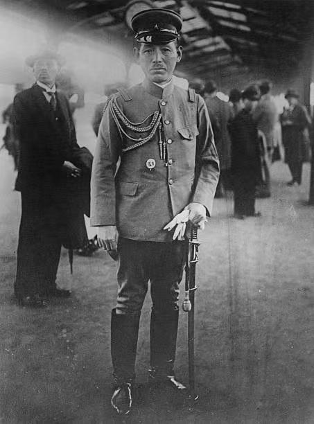 图一：1935年，时任日寇第十四师团师团长的畑俊六！

图二：1939年，时任日