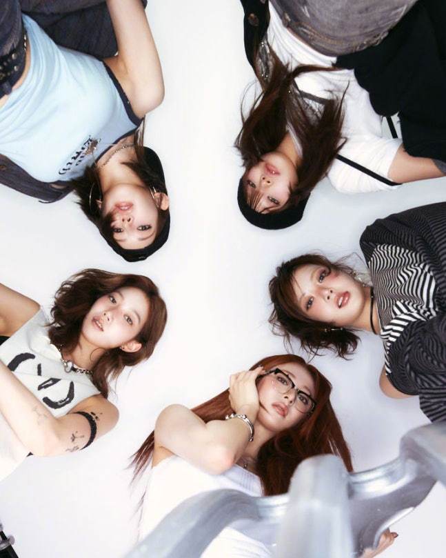 【newsis】12日，据Spotify公布的数据，LE SSERAFIM首张单