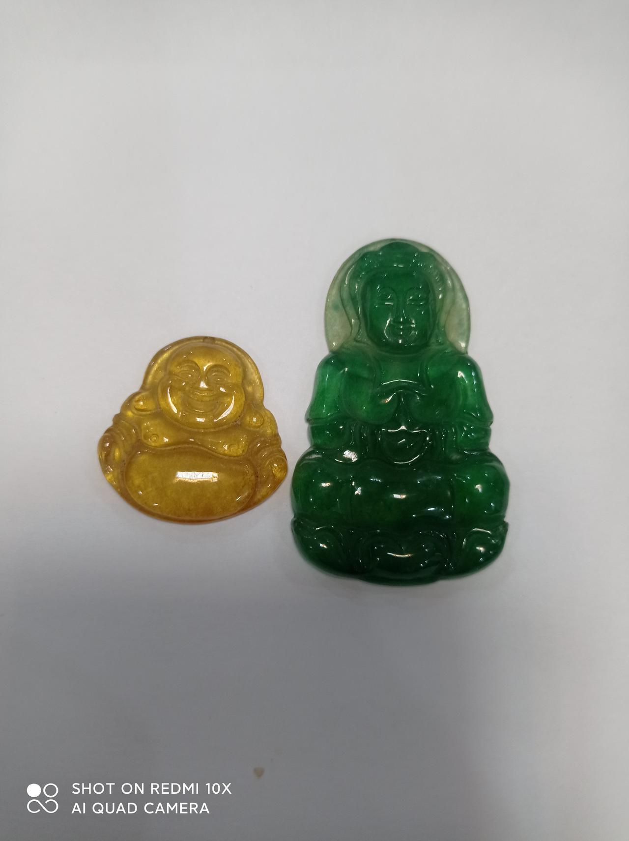 黄绿双绝之帝王黄帝王绿翡翠吊坠，简直被美晕了！
帝王黄那色泽，就像秋日里最灿烂的