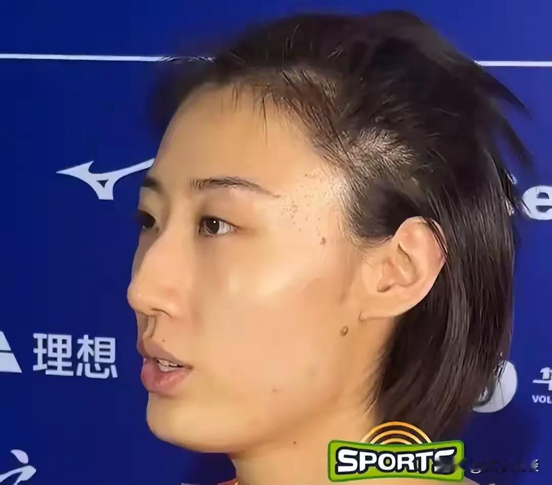 大揭秘！女排世联赛中国队1:3波兰队，赛后王媛媛揭秘了失败的原因：
1. 主要是