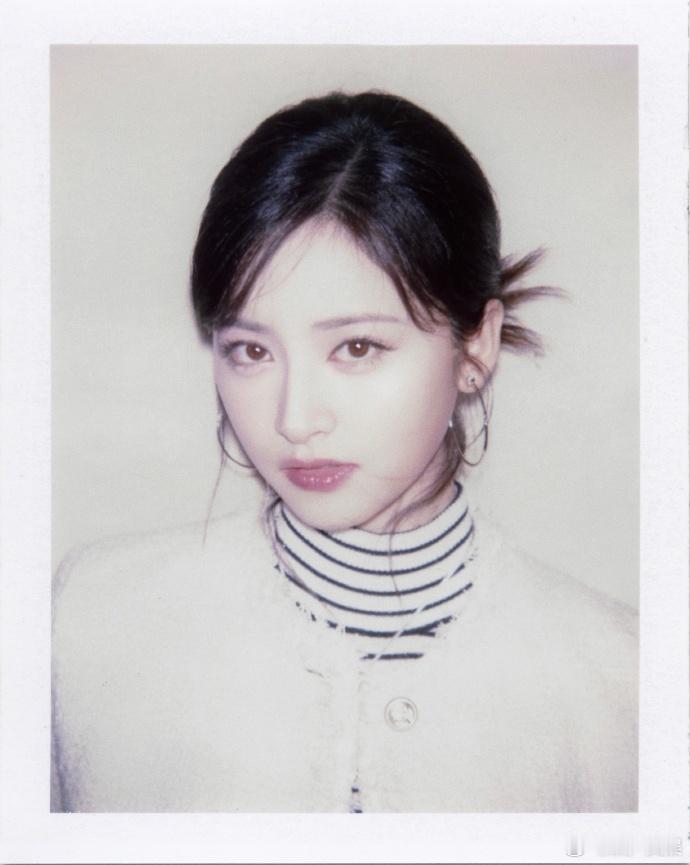 沈月四宫格撕拉片沈月撕拉片look沈月撕拉片写真释出！四宫格里的她像从老电影走出