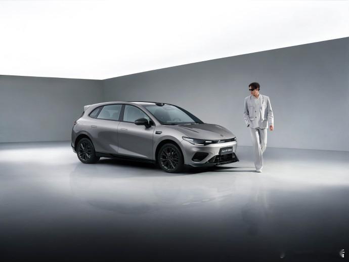 从没想过一台15万级的车能让我有“这真豪”的错觉，直到看见Lafa5 Ultra