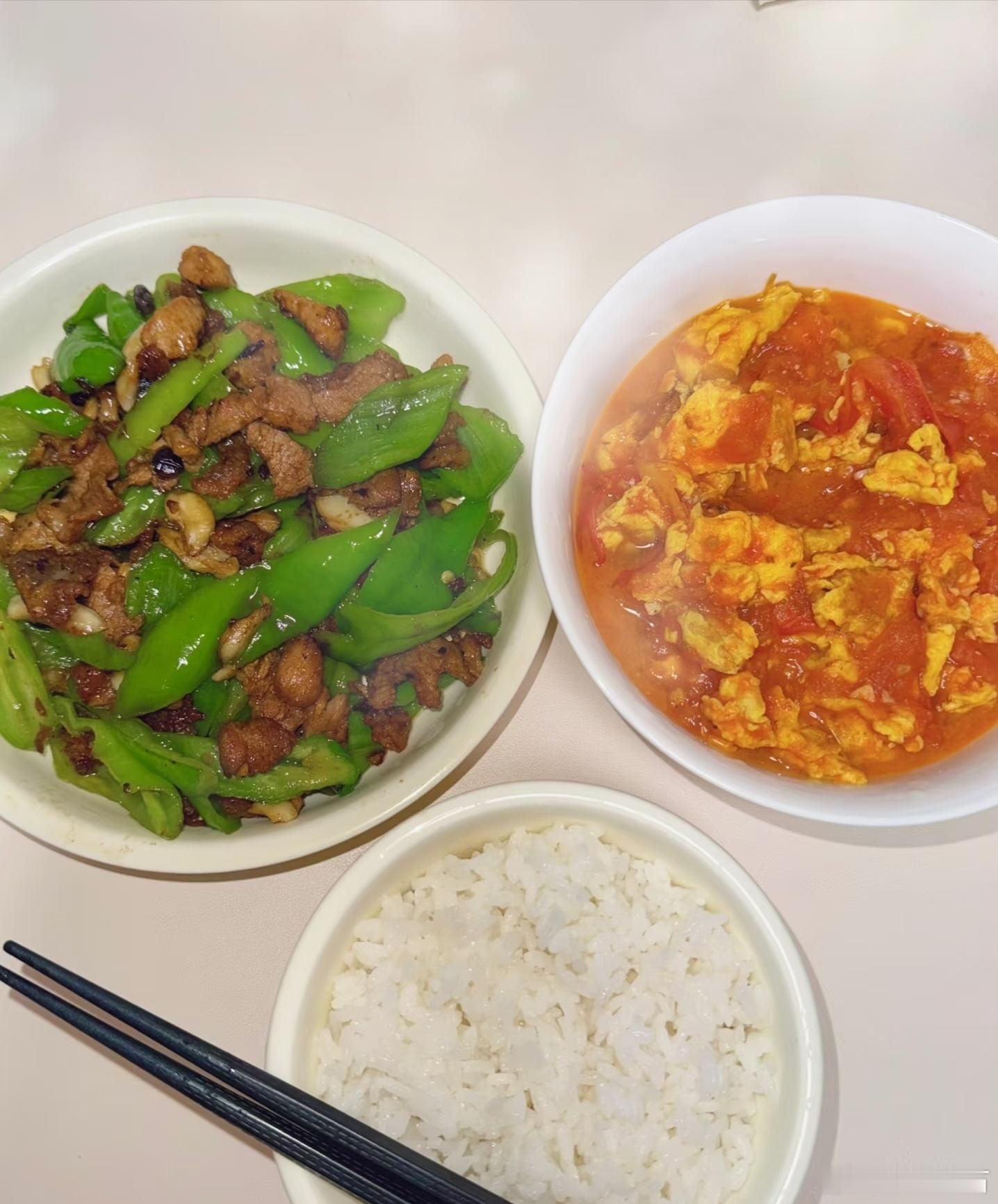 不知不觉就吃了两大碗，今天的菜太下饭了[馋嘴] ​​​