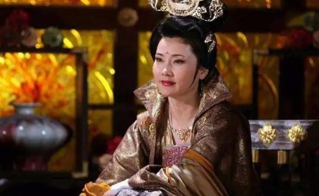 1097年，78岁的宰相苏颂，找了2个丫鬟给他暖脚。半夜，有个丫鬟竟然尿床上了。