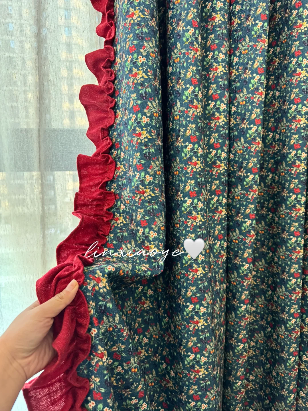 老粗花布变成了电影里的窗帘